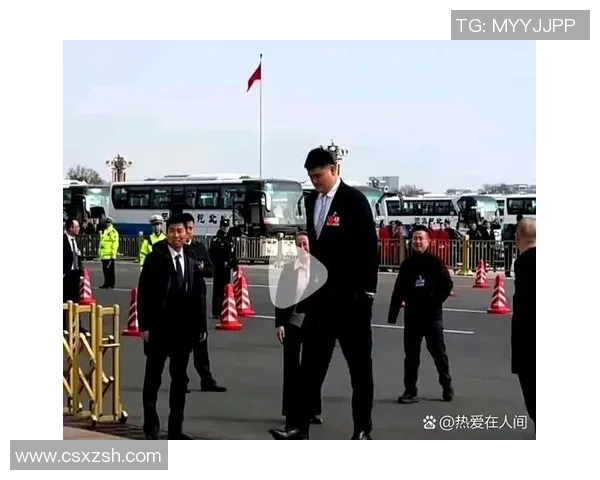 男足挑战姚明的篮球技巧谁能在这场跨界对决中胜出